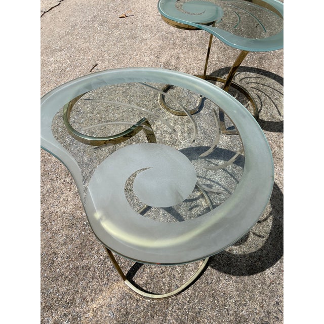 Brass 1980's Vintage Etched-Glass & Brass Kidney Shaped Side Tables - A Pair For Sale - Image 8 of 10