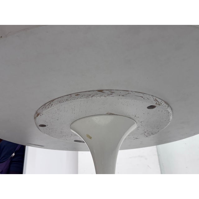 White Eero Saarinen for Knoll Studio Tulip Table, White For Sale - Image 8 of 12