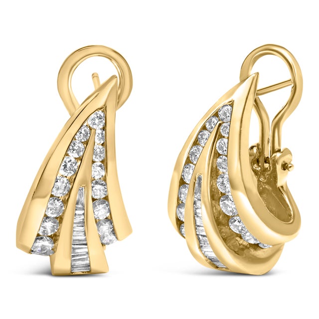 Contemporary 14K Yellow Gold 2-1/4 Cttw Baguette Diamond Modern Omega Huggy Earrings, Pair For Sale - Image 3 of 5
