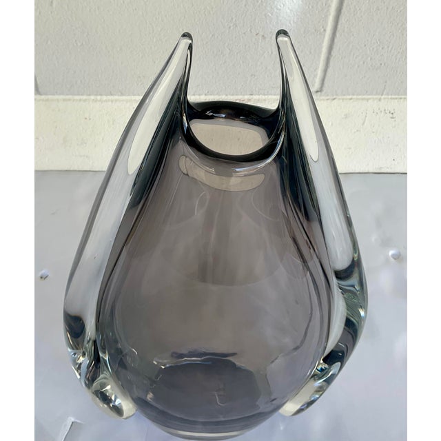 Original retail $1972, stylish Global Views Modern Large Italian Hand Blown Smokey Art Glass Fin Vase, showroom floor sample
