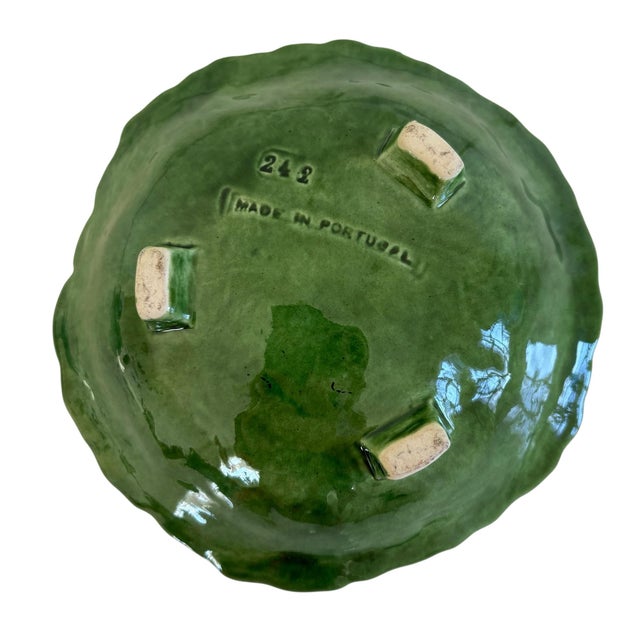 1940s 1940s Portuguese Majolica Green Cabbage Leaf Pedestal Footed Condiments Bowl For Sale - Image 5 of 5