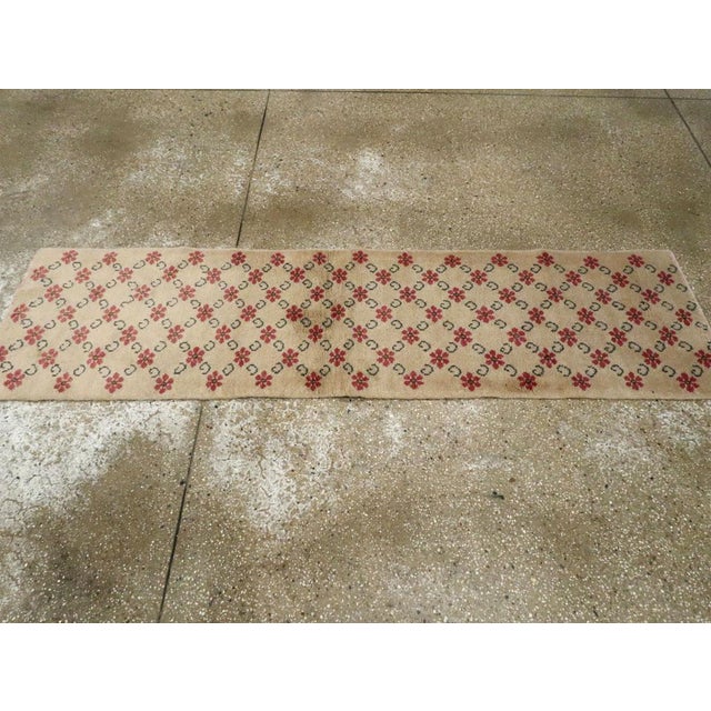 Galerie Shabab Collection Mid-20th Century Turkish Anatolian Runner For Sale - Image 4 of 8
