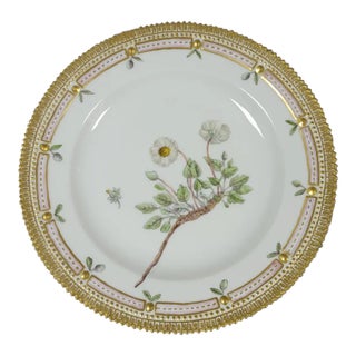 Antique Royal Copenhagen Flora Danica “Dryas Octopetala” Botanical Dinner Plate, Iceland National Flower For Sale