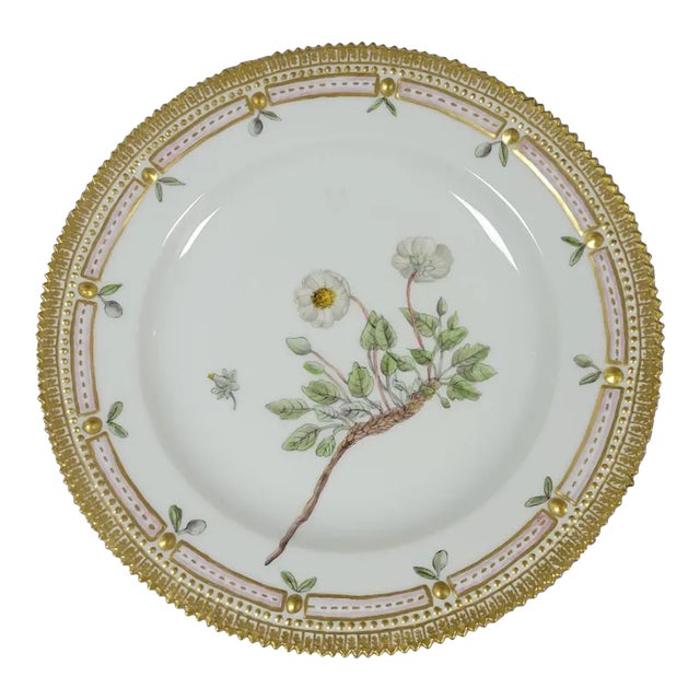 Antique Royal Copenhagen Flora Danica “Dryas Octopetala” Botanical Dinner Plate, Iceland National Flower For Sale