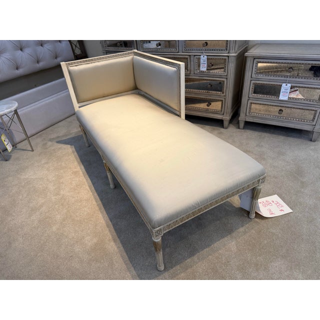 French Carved Neoclassical Chaise Lounge in Ivory Silk Upholstery For Sale - Image 9 of 10