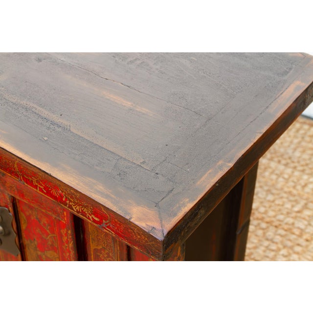 Early 20th Century Pair of Red & Gilt Chinoiserie Small Cabinets For Sale - Image 5 of 13