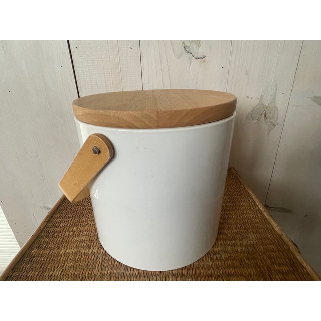 Mid-century modern Georges Briard ice bucket! This slick piece is white with blond wood accents and has a decided Mad Men...