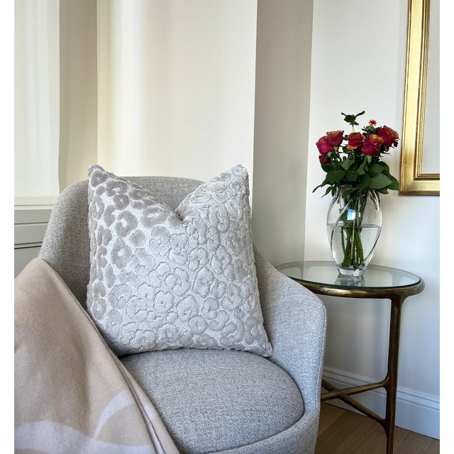 Modern Pearl Leopard 20x20 Velvet Throw Pillow With Feather Down Insert For Sale - Image 3 of 9