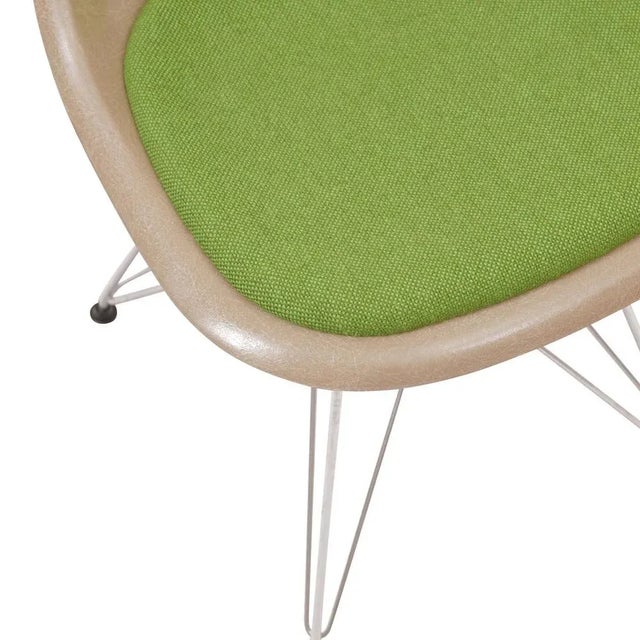 Fiberglas Sidechairs with Eiffelbase by Charles & Ray Eames for Herman Miller, 1970s, Set of 6 For Sale - Image 6 of 6