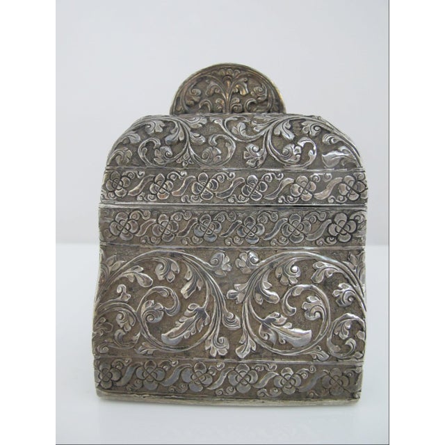 Indian Antique Indian Silver Embossed Flower Scroll Hinged Lid Casket Chest Box For Sale - Image 3 of 11