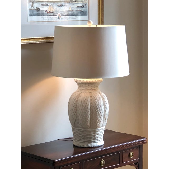 White Vintage Palm Beach Regency Style Plaster Table Lamp For Sale - Image 8 of 13
