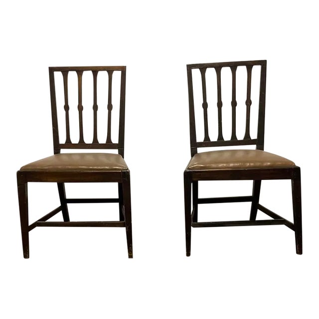 1990s Pair of Vintage Side Chairs With Leather Upholstery For Sale