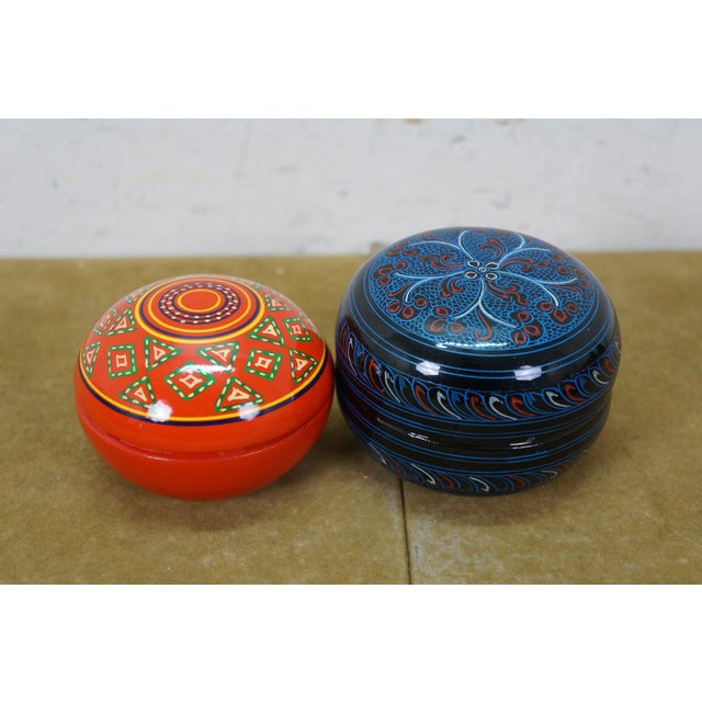 Mid 20th Century Set of 14, Lacquered Paper Mache Trinket Boxes For Sale - Image 4 of 18