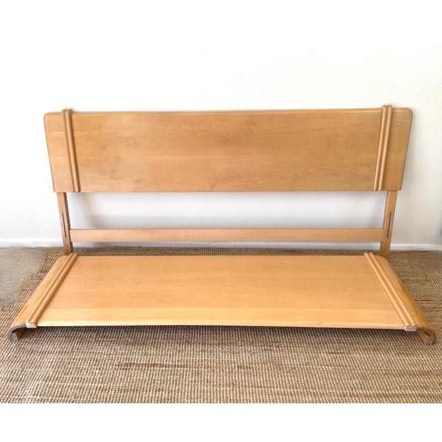 Mid-Century Modern Vintage Heywood Wakefield Airflow Style King Headboard Footboard Bed Frame Wheat Mid Century Modern Art Deco Style For Sale - Image 3 of 18
