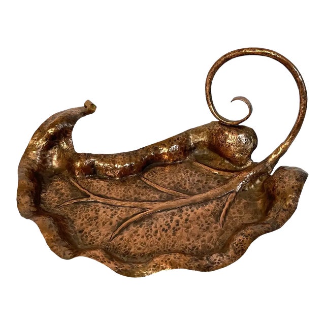 Early 20th Century Austrian Secessionist Hand-Forged Copper Leaf Motif Bowl/Vide-Poche For Sale