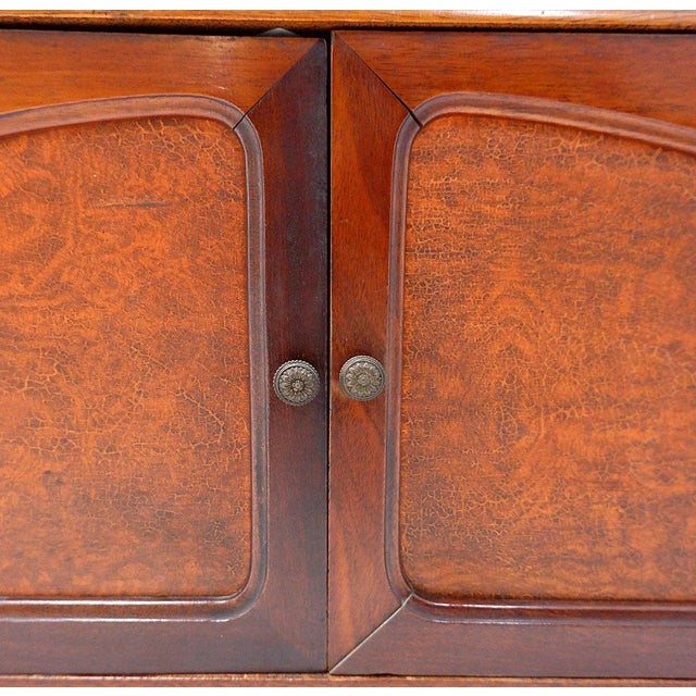 Small 2-door cabinet Measures : 57x32cm H:32cm