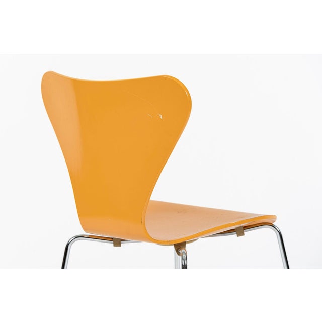 Yellow Danish Modern Dining Chair Series 7 by Arne Jacobsen for Fritz Hansen For Sale - Image 12 of 14