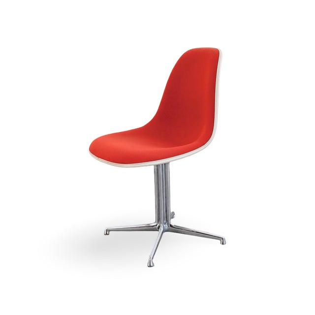 We are offering a beautiful, original La Fonda chair with authentic patina from Vitra, dating from the late 1980s....