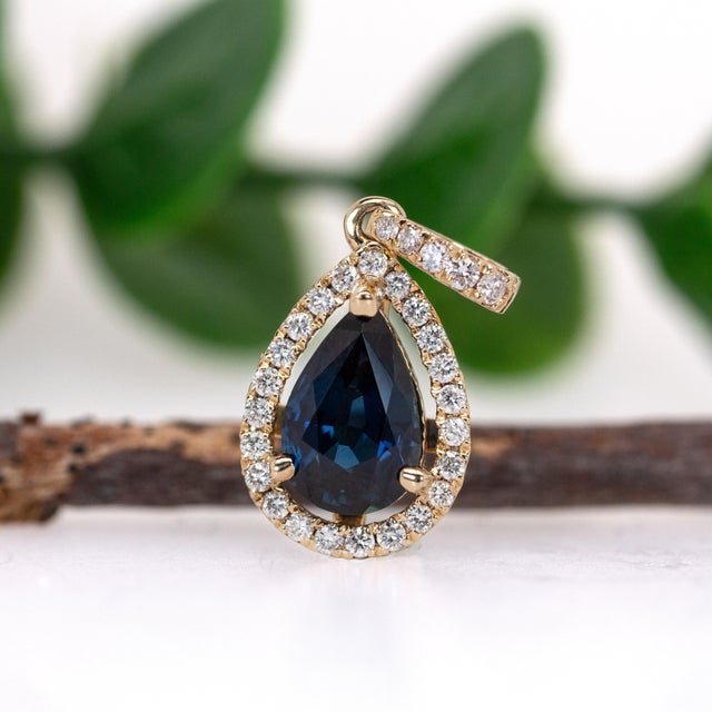 Art Deco 1.22cts Ceylon Sapphire Pendant W Ethical Diamonds in 14k Solid Gold | Pe 8x6mm For Sale - Image 3 of 6