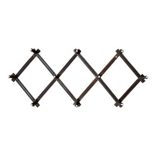 Antique 19th Century Reeded Wood and Turned Peg Adjustable Accordion X-Form Wall Mounted Coat Rack or Hooks for Scarves and Hats For Sale