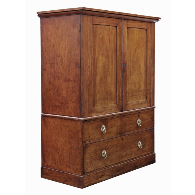 A lovely c.1800 Georgian mahogany linen press cupboard chest that is full of lovely age, patina, and colour. Rich in charm...