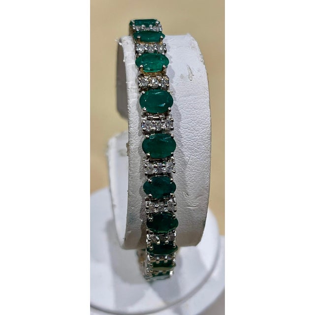 18 carat Natural Emerald & Diamond Cocktail Tennis Bracelet 14 Karat White Gold For Sale In New York - Image 6 of 18
