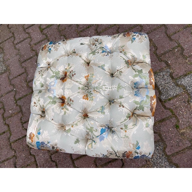 Bring refined French elegance into your interior with this beautiful 1980s Louis XVI style bench. With its hand-carved...