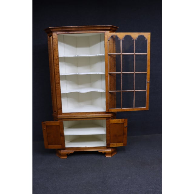 Brown D. R. Dimes Benchmark Tiger Maple Corner Cabinet For Sale - Image 8 of 18