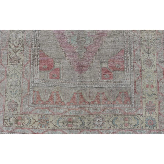 Mid 20th Century Vintage Turkish Oushak Rug With Layered Medallion Design in Light Pink and Cream For Sale - Image 10 of 13