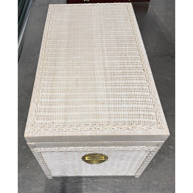 Late 20th Century Damita Scallop Rattan Storage Chest For Sale - Image 4 of 10