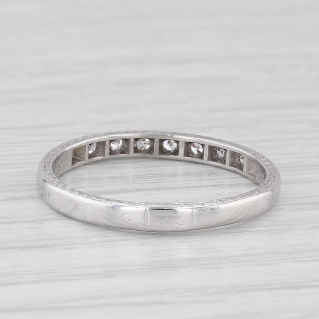 Modern 0.10ctw Diamond Wedding Band 18k Gold Size 7.75 Stackable Ring Art Deco 1920s For Sale - Image 3 of 7
