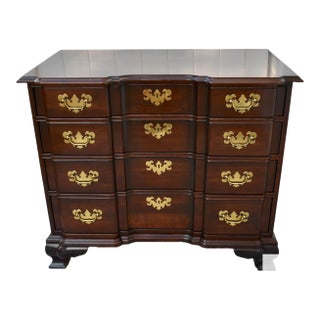 Vintage Ethan Allen Georgian Style Four Drawer Block Front Bachelors Chest For Sale