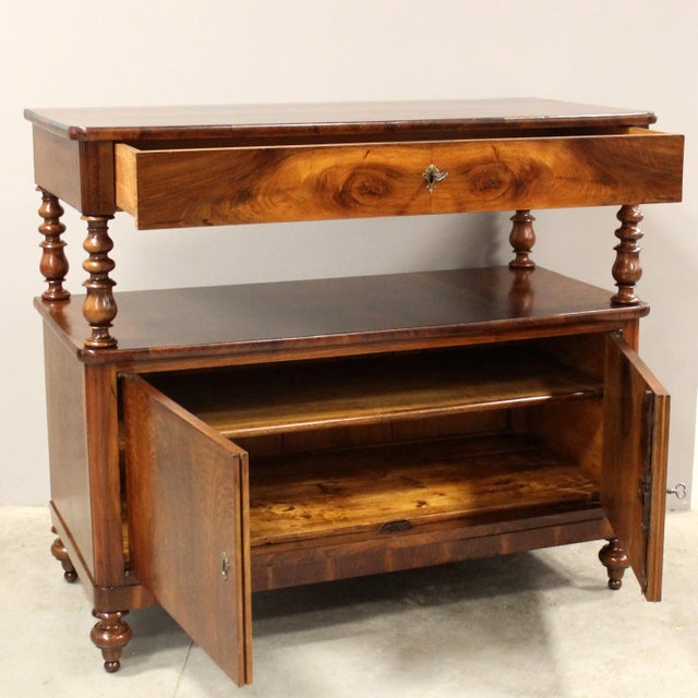 19th-Century Louis Philippe Italian Sideboard in Walnut For Sale - Image 5 of 16