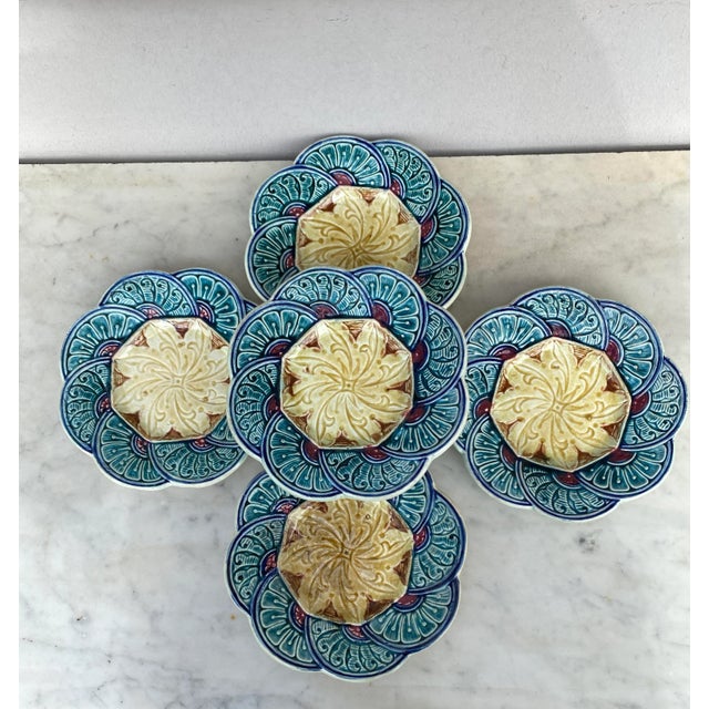 Late 19th Century Belgium Majolica Flowers Plate Wasmuel, Circa 1880 For Sale - Image 5 of 6