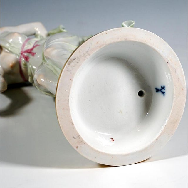 Art Nouveau Young Lady Ball Player Figurine attributed to Walter Schott for Meissen, 1900s For Sale - Image 6 of 7