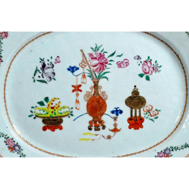 Chinese 18th-Century Chinese Export Oval Porcelain Dish For Sale - Image 3 of 3