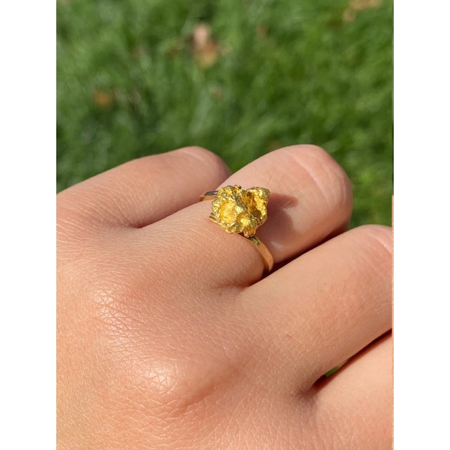 Metal The Caius: Unique Ladies Yellow Gold Natural Gold Nugget Bypass Ring For Sale - Image 7 of 8