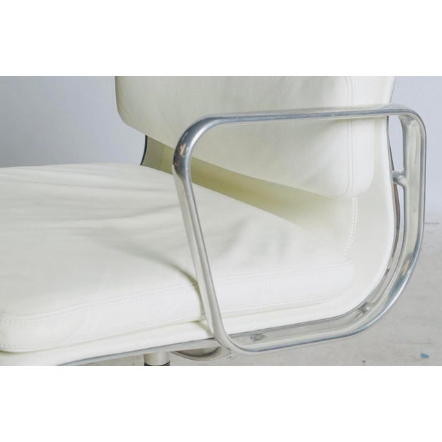 Mid-Century Modern Mid 20th Century Authentic Charles & Ray Eames for Vitra Ea 208 White Leather Soft Pad Swivel Chair For Sale - Image 3 of 8