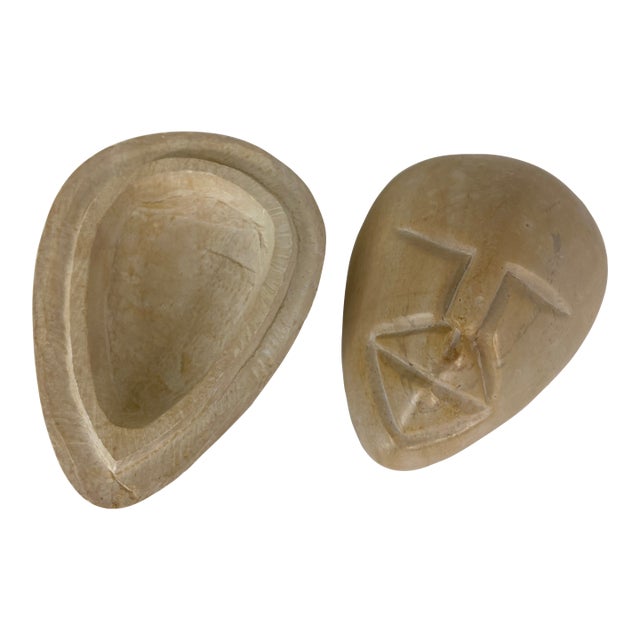 Vintage Kenyan Soapstone Face Box – Carved Lidded Trinket Box by Besmo For Sale