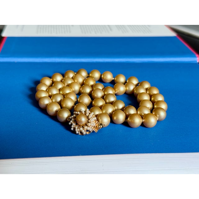 Vintage Peach Champagne Pearl Necklace With Sunburst Jeweled Clasp For Sale - Image 11 of 14