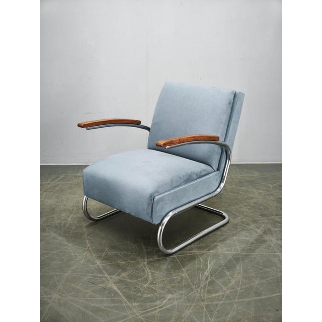 Exceptional 1930s Bauhaus cantilever armchair from Czechoslovakia, attributed to Kovona and closely related in its design...