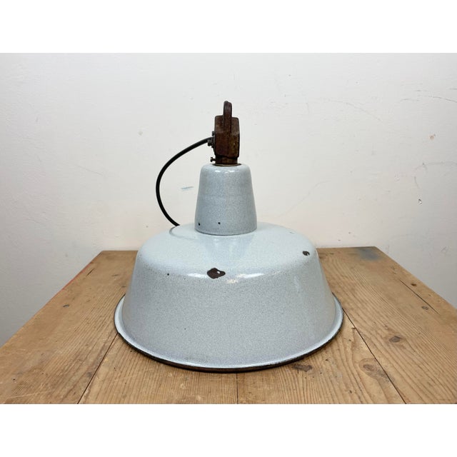 Industrial Grey Enamel Factory Hanging Lamp with Cast Iron Top, 1960s For Sale - Image 13 of 17