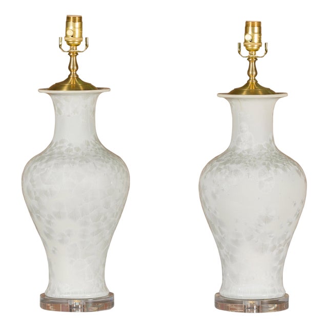 Pair of White Porcelain Vase Table Lamps on Lucite Bases with Textured Décor For Sale