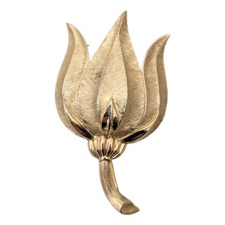 Vintage Signed Crown Trifari Goldtone Textured Tulip Brooch For Sale