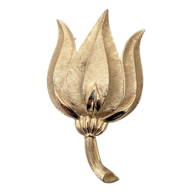 Vintage Signed Crown Trifari Goldtone Textured Tulip Brooch For Sale