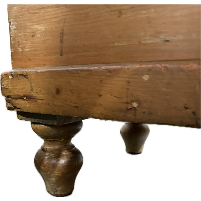 1860s English Pine Antique Ice Box With Zinc-Lined Interior on Turned Legs For Sale - Image 4 of 17