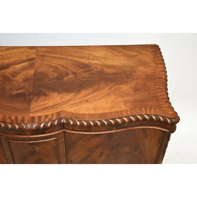 Wood Chippendale Serpentine Cabinet, 1900s For Sale - Image 7 of 10