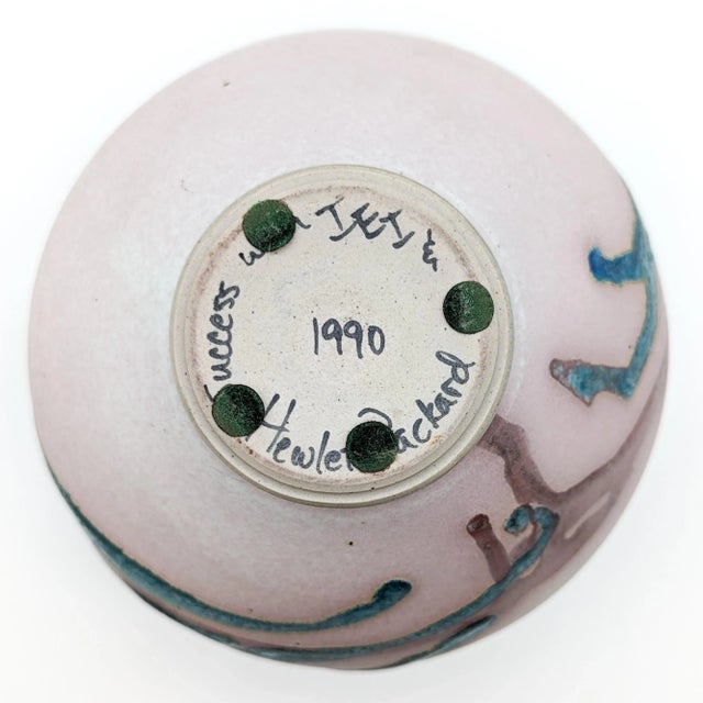 Rustic Charles Focht Tucson Southwest Dusty Pink and Blue Studio Art Pottery Gourd Vase Unsigned 1990 For Sale - Image 3 of 10