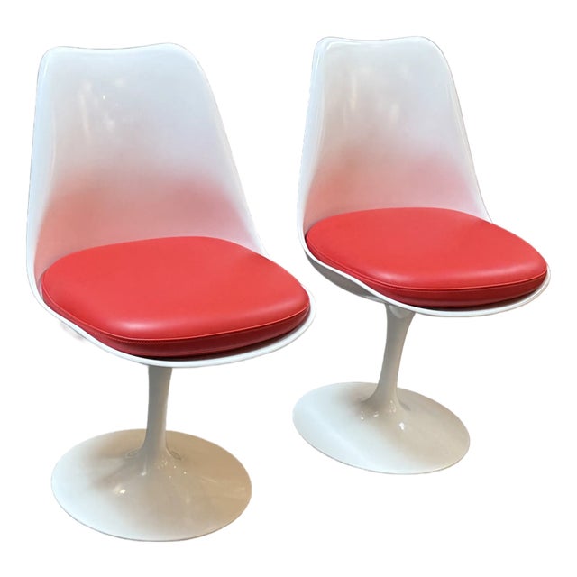 Eero Saarinen for Knoll Studio Tulip Swivel Chairs, Pair For Sale