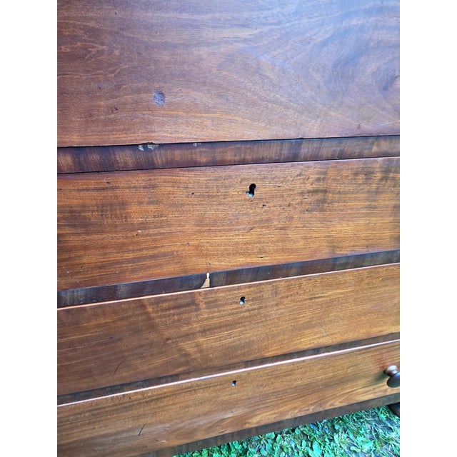Traditional Antique 1830s American Empire Cherry Wood & Cherry Veneer 4-Drawer Chest For Sale - Image 3 of 9